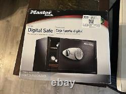 1.18-cu ft Safe Box with digital lock Master Lock