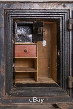ANTIQUE COLLECTOR 1880s VICTOR SAFE & LOCK CO SAFE With COMBINATION & KEY USA MADE