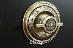Antique Safe, Working Lock and Combination, Original Pinstriping, Victor #38790