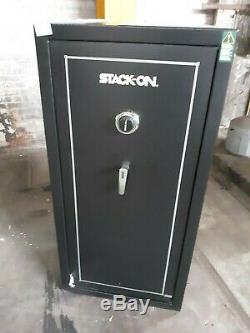 Brand New Stack-On 22-Gun Combination Lock Safe in Matte Black