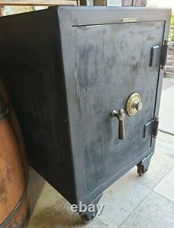 Cool Old Vintage Safe Underwriters Laboratories LOCKED NO COMBO CAL PICK-UP ONLY