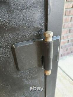 Cool Old Vintage Safe Underwriters Laboratories LOCKED NO COMBO CAL PICK-UP ONLY