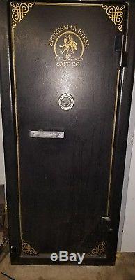 Pentagon Sportsman Steel Door Gun Safe in amazing condition