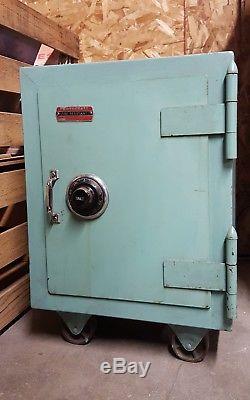 Protectall Safe Corp Yale Combination Lock Vintage Safe