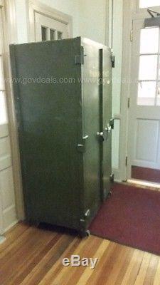 Vintage Full Sized Free Standing Double Door National Safe Lock Combination USA