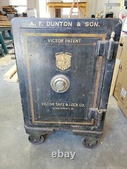 Vintage Victor Safe & Lock Co. Floor Safe. 1900's, working combination & key