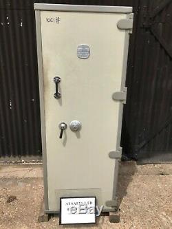 Vintage chubb fire Proof safes 1061# combination locking working fine